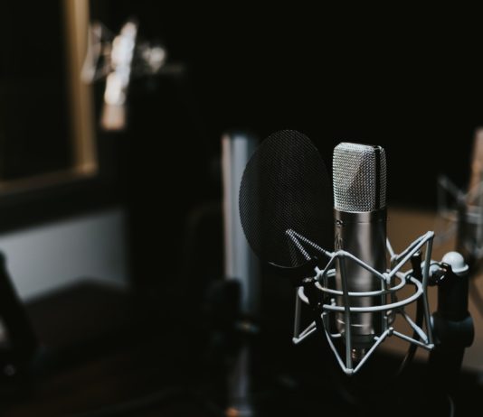 photo de micro pour illustrer le podcast de BFM Radio "Flic Stories"