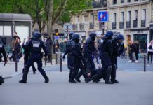 Policiers en interpellation